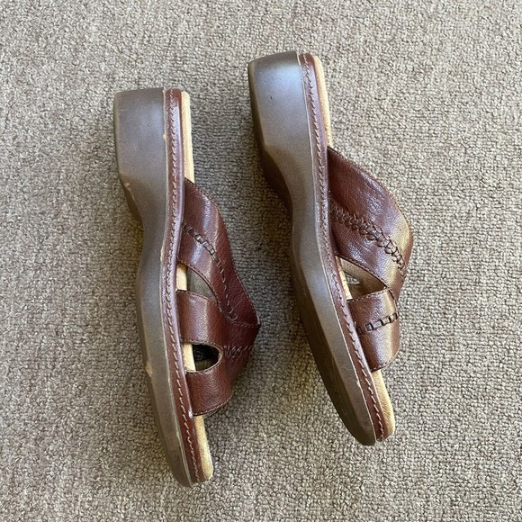 Clarks Brown Leather Cross Slides Comfort Sandals Size 8 - Picture 4 of 7
